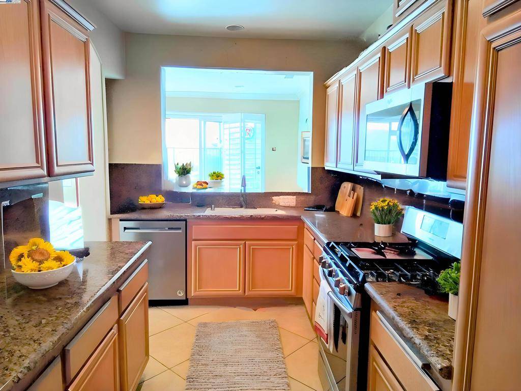 Valencia, CA 91355,24350 Lorenzo Ln