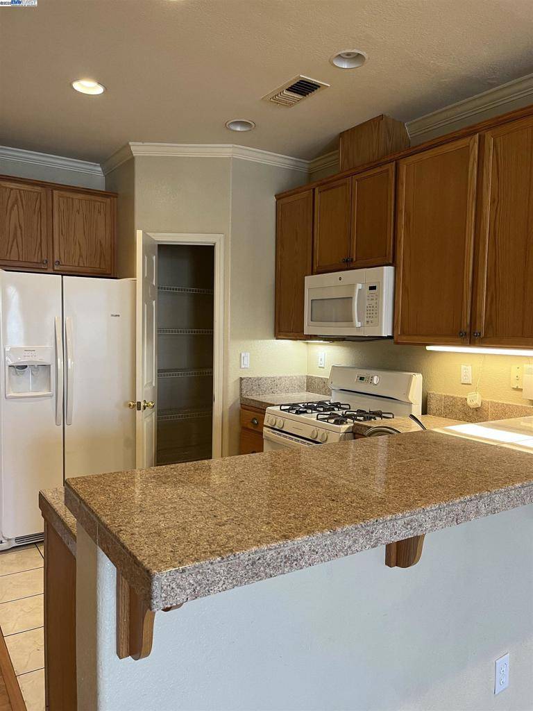 Hayward, CA 94541,752 City Walk Pl #7