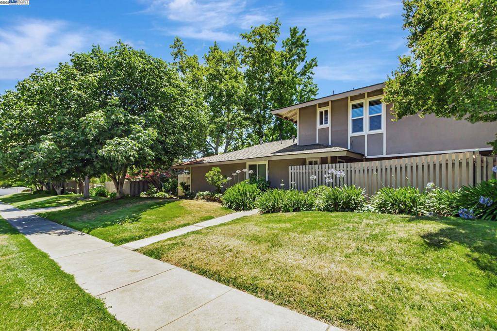 Cupertino, CA 95014,21091 Red Fir Ct