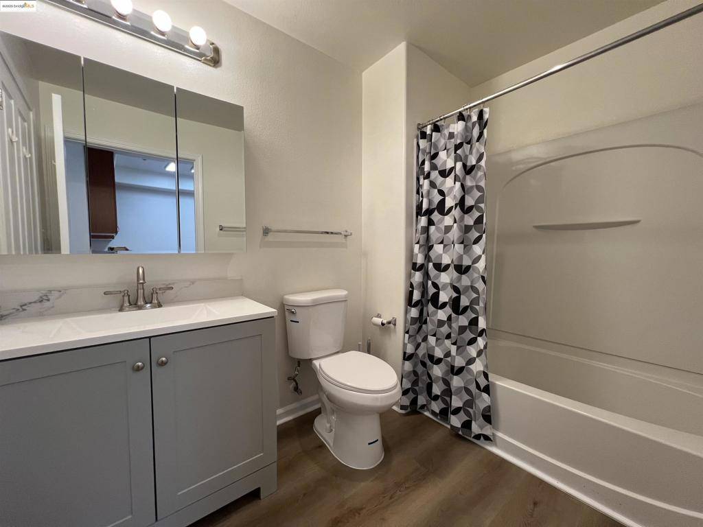 Oakland, CA 94607,989 Franklin St #621