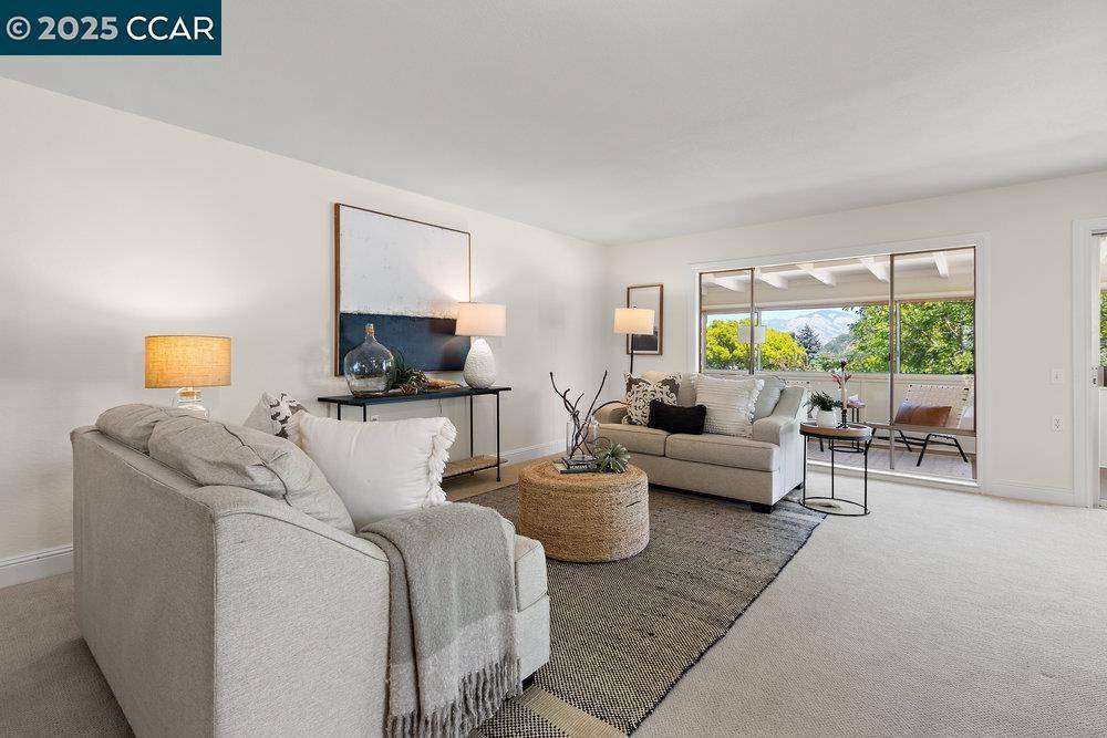 Walnut Creek, CA 94595,2200 Pine Knoll Dr #11