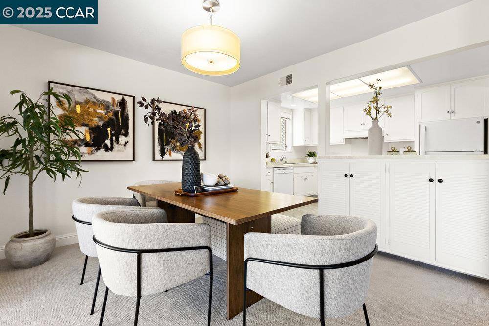 Walnut Creek, CA 94595,2200 Pine Knoll Dr #11