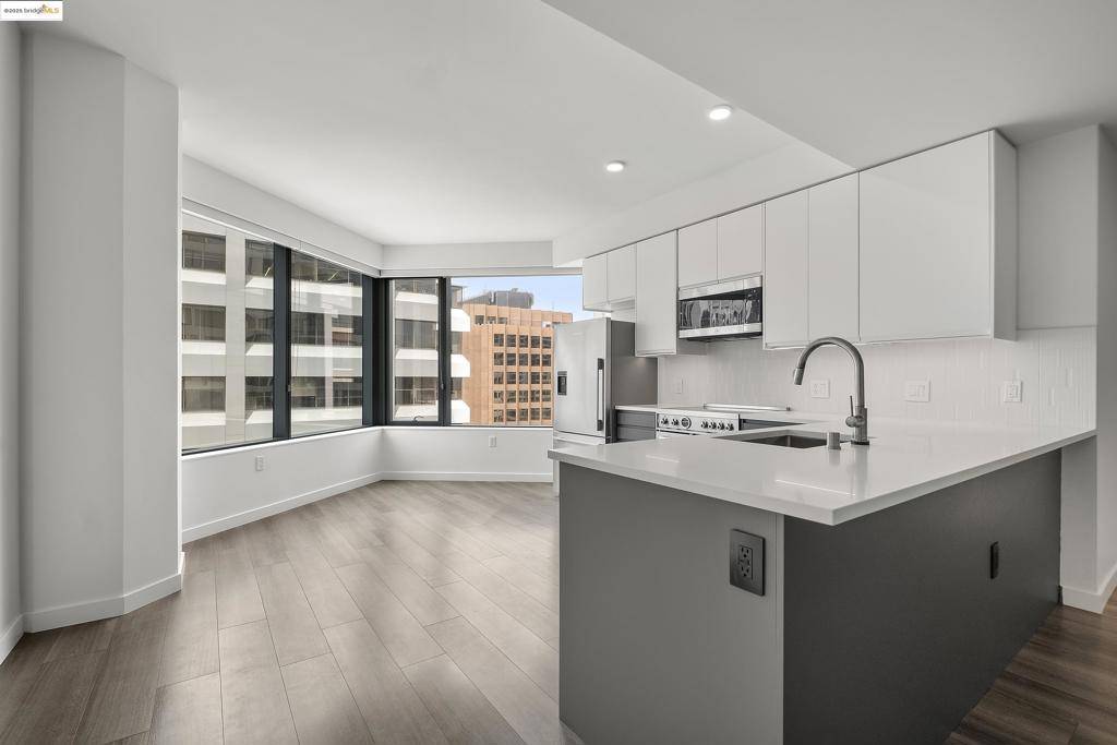San Francisco, CA 94105,280 Spear St. #20H