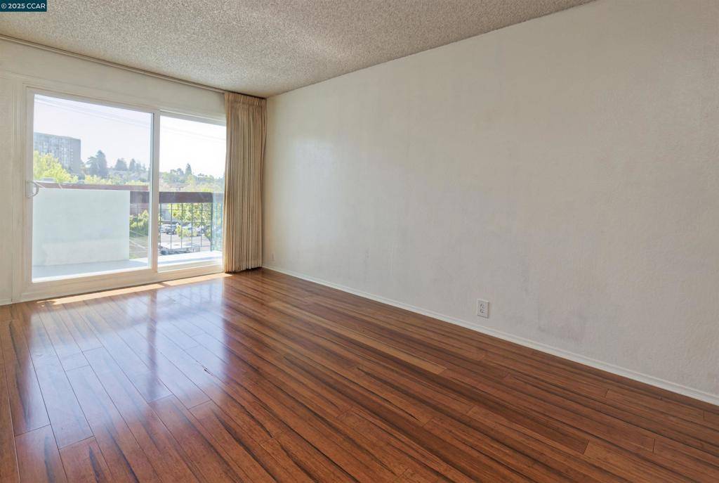 Oakland, CA 94611,4099 Howe Street #203