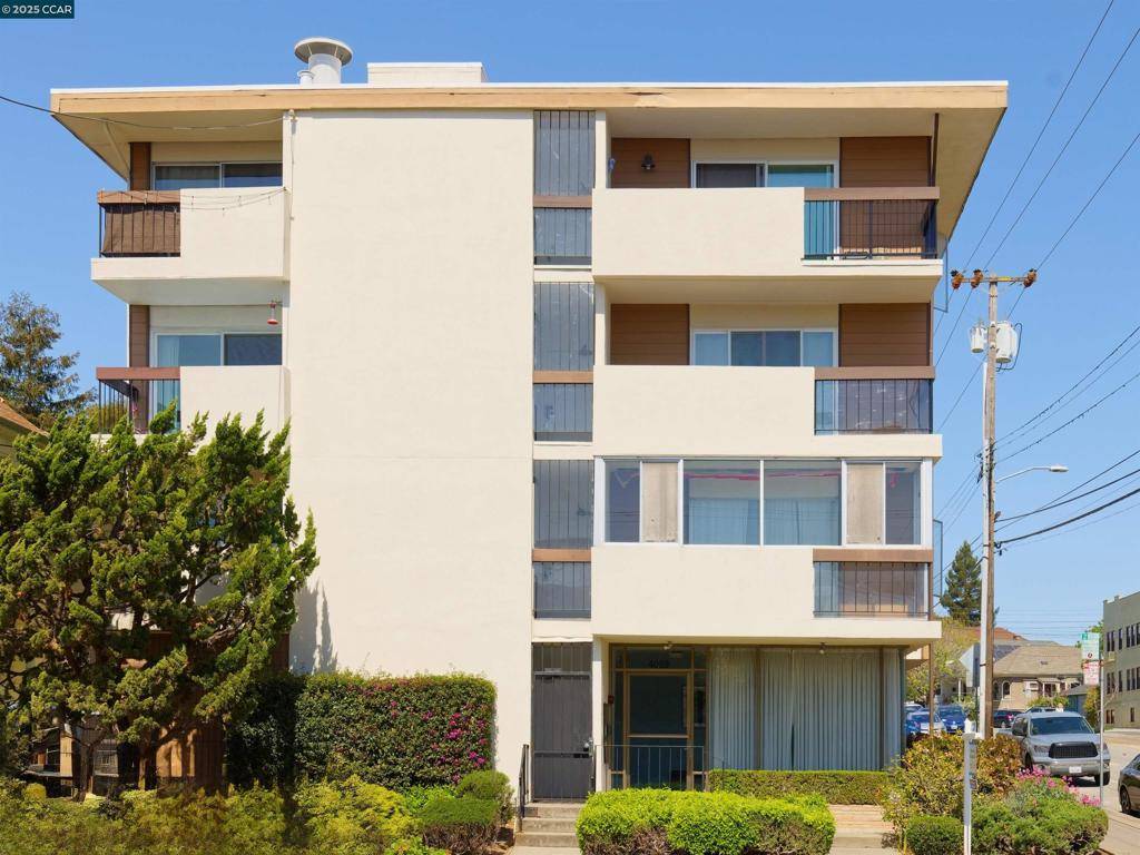 Oakland, CA 94611,4099 Howe Street #203
