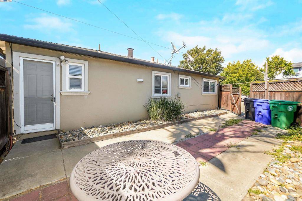 Hayward, CA 94541,21926 Victory Dr