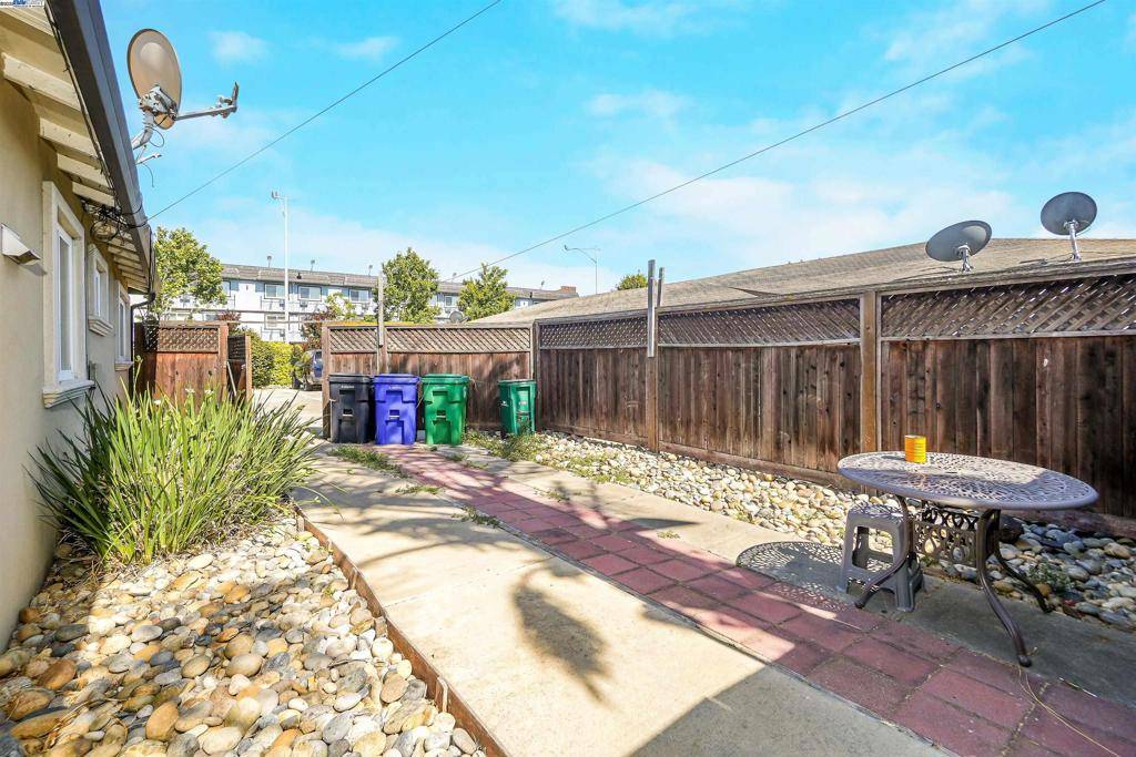 Hayward, CA 94541,21926 Victory Dr