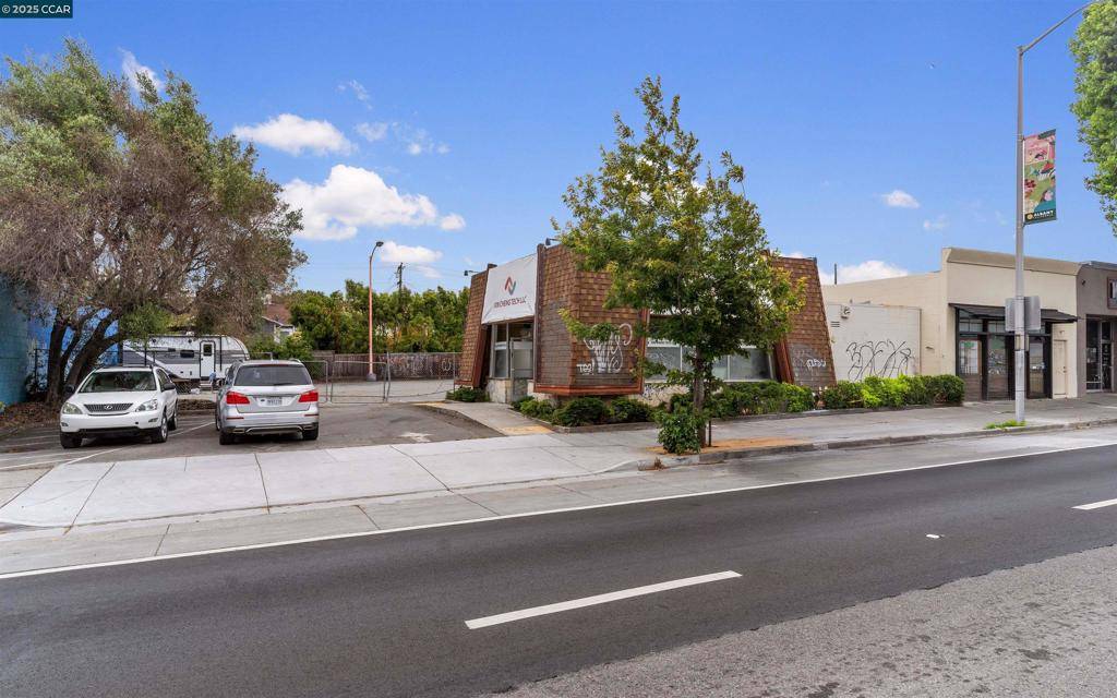 Albany, CA 94706-1126,525 San Pablo Ave