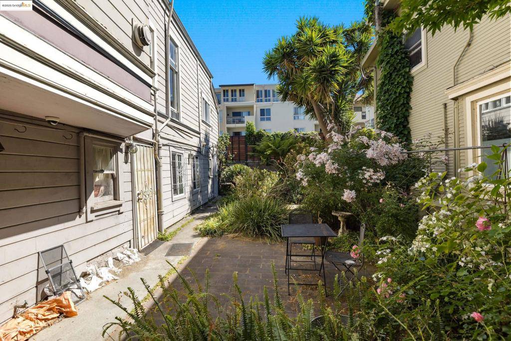 Oakland, CA 94612,102 Hamilton Pl