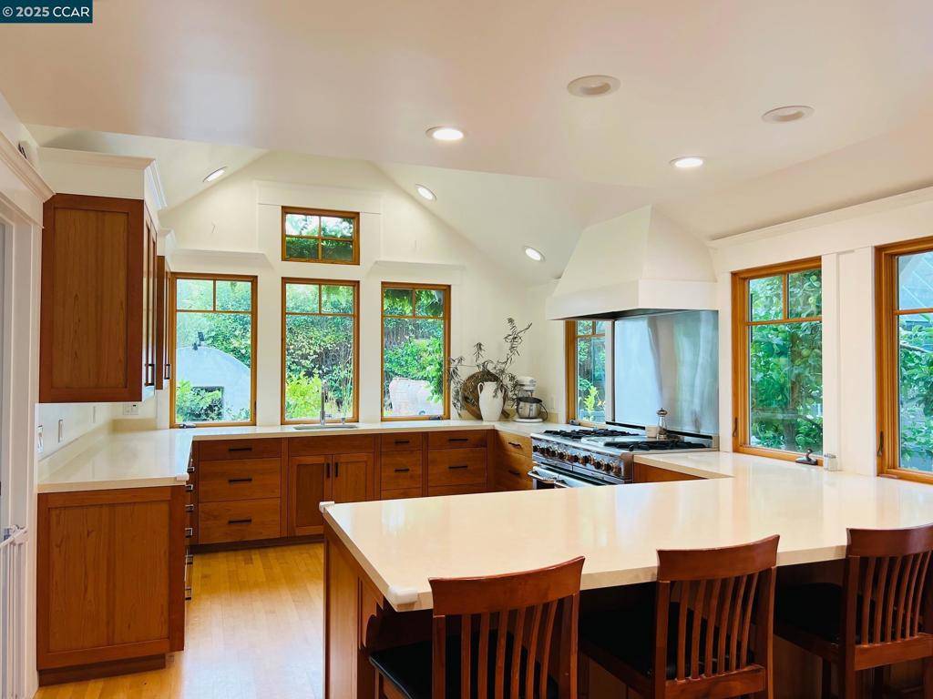 Orinda, CA 94563,53 Knickerbocker Ln