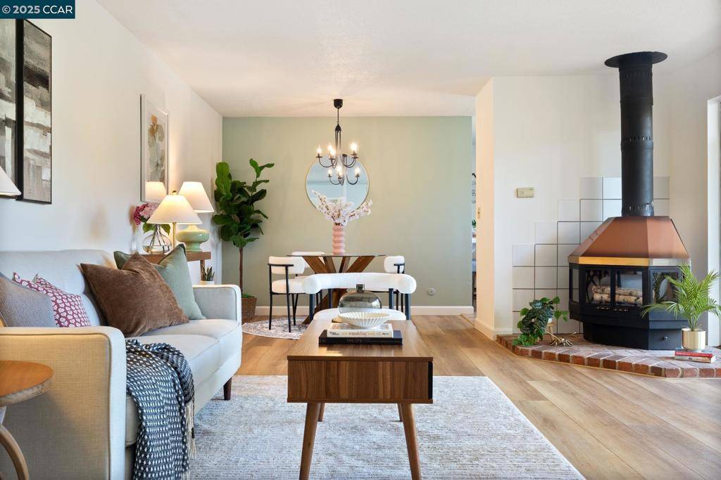 Oakland, CA 94610,10 Moss Ave #34