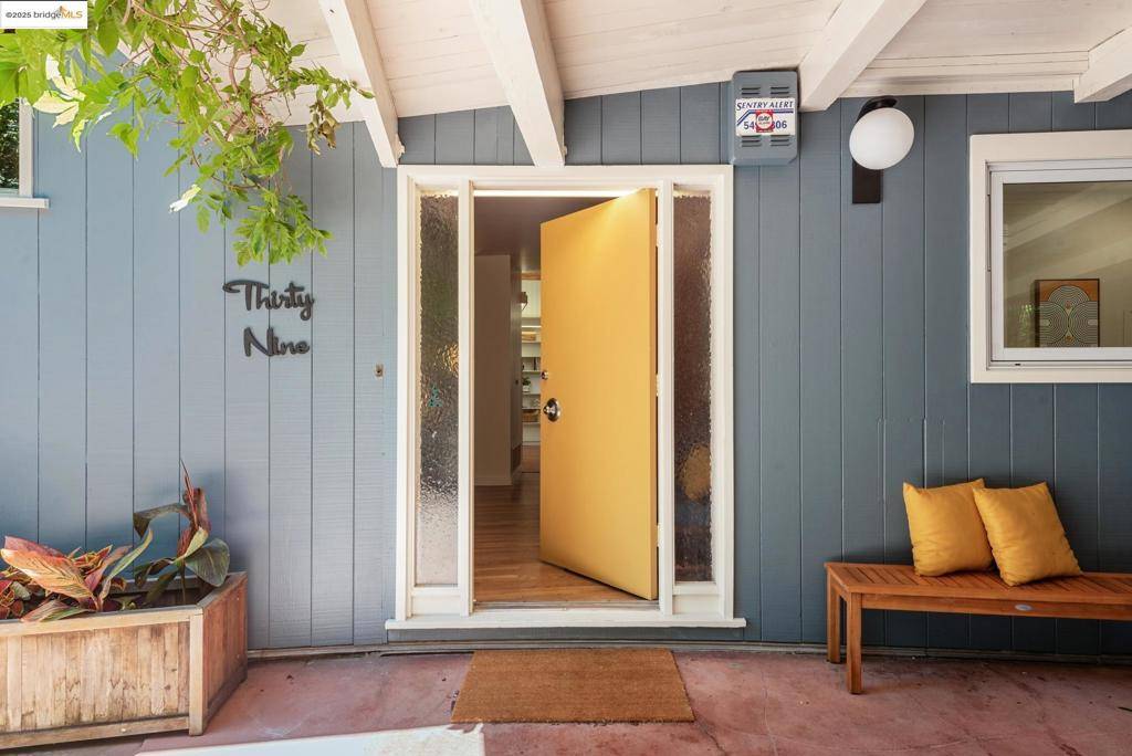 Kensington, CA 94707,39 Norwood Ave