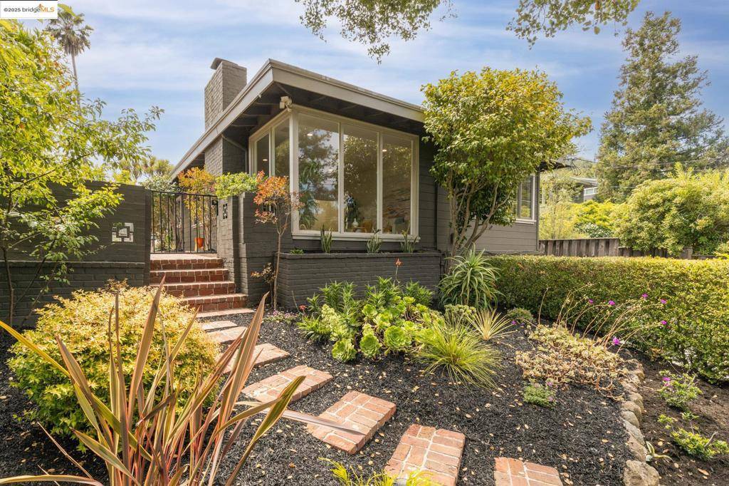 Oakland, CA 94618,5671 Estates Dr