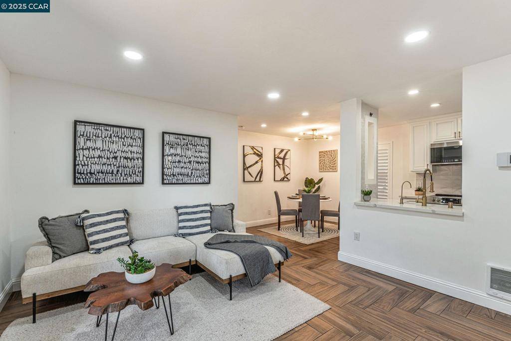 Hayward, CA 94544,665 Dartmore Ln #155