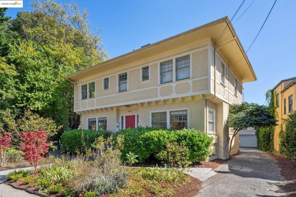 Berkeley, CA 94705,2842 Woolsey St #4