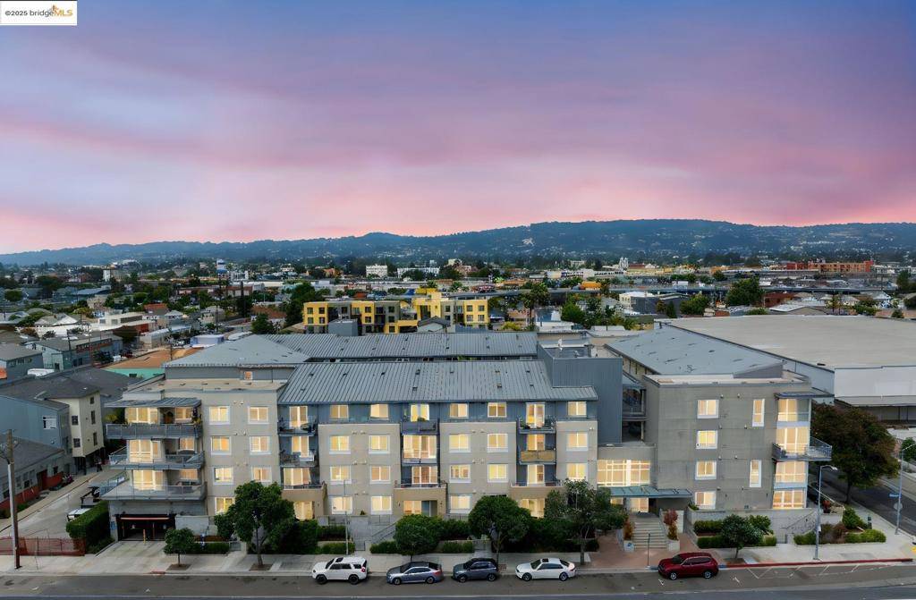Oakland, CA 94601,3090 Glascock Street #211