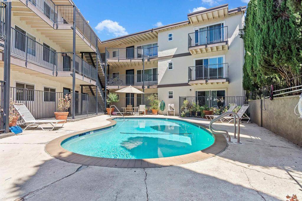 Walnut Creek, CA 94596,1743 Carmel Dr #9