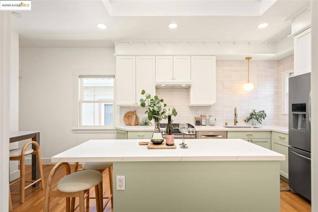 Oakland, CA 94618,428 Cavour St