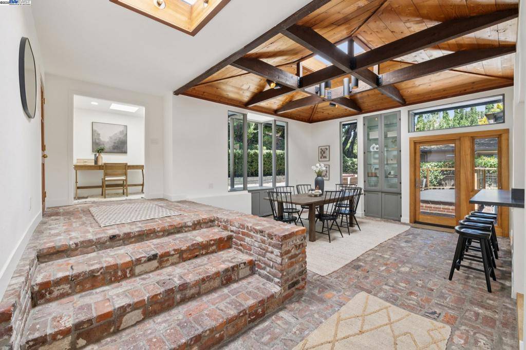 Orinda, CA 94563,6 Dale Ct