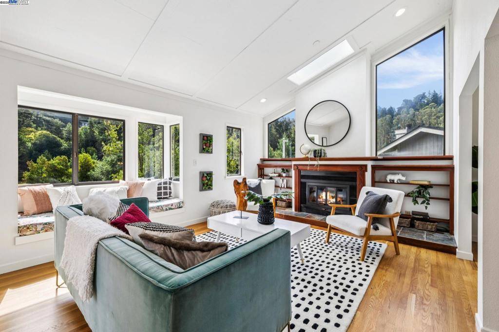 Oakland, CA 94611,7350 WOODROW DRIVE
