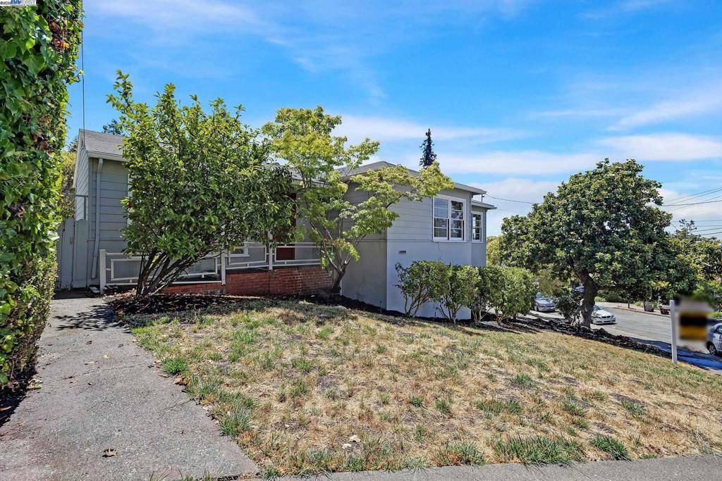 Oakland, CA 94602,5040 Pierpoint Ave