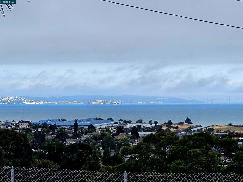El Cerrito, CA 94530,1034 Navellier St