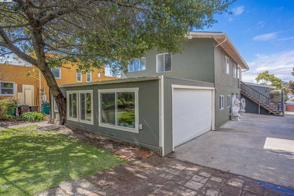 Oakland, CA 94602,3086 Capp St