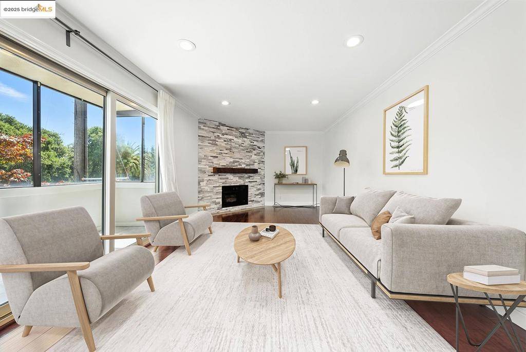 Oakland, CA 94611,567 Oakland Ave. #101