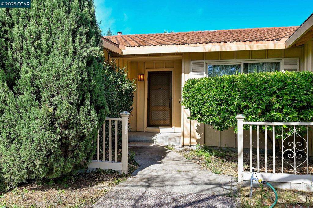 San Ramon, CA 94583,9887 Broadmoor Dr