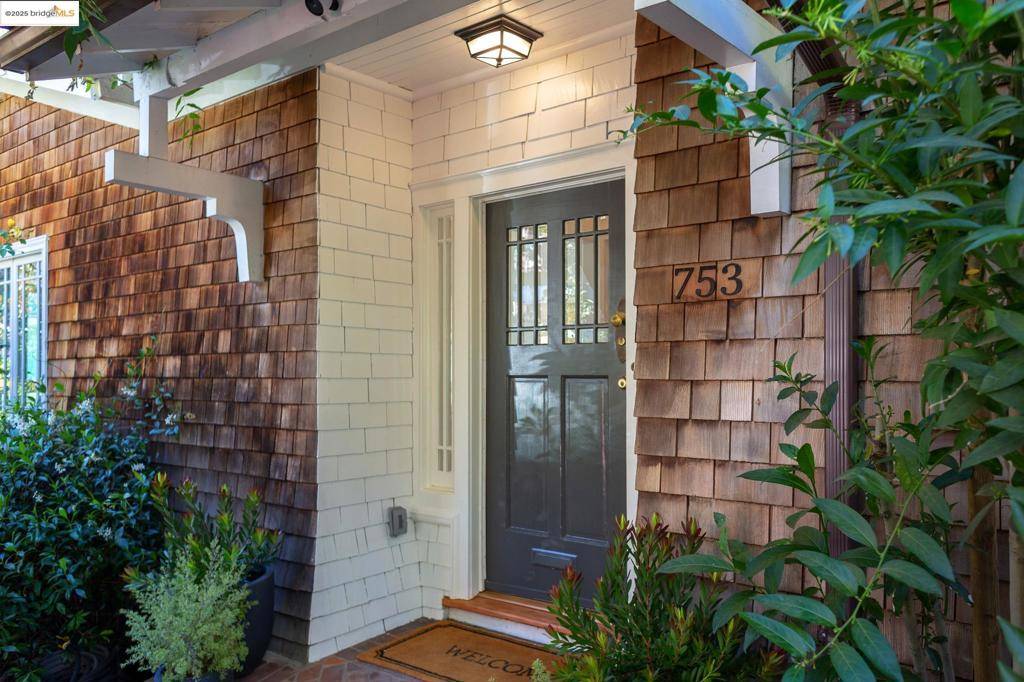 Oakland, CA 94611,753 Kingston Ave