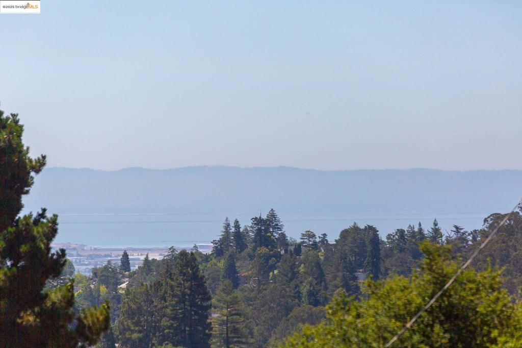 Oakland, CA 94611,6022 Merriewood Dr