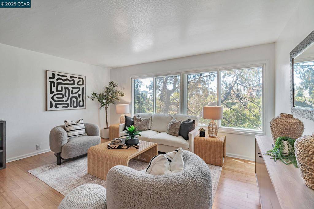 Oakland, CA 94610,455 Crescent St #207