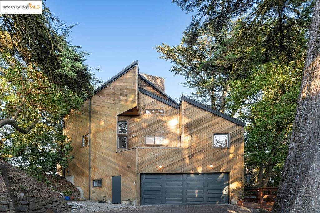Oakland, CA 94611,2112 Manzanita Dr