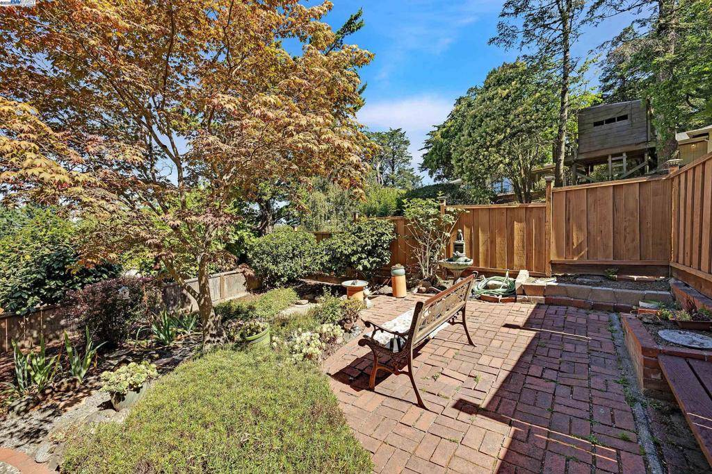Oakland, CA 94611,2863 Burton Dr