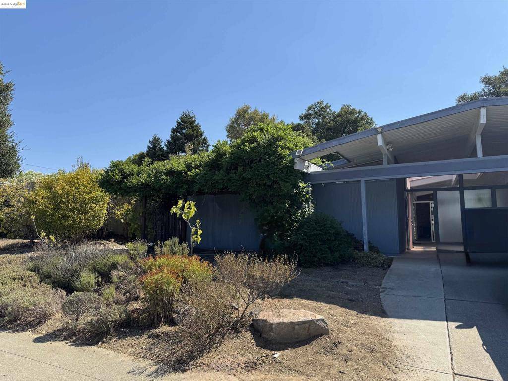 Castro Valley, CA 94552,5667 Greenridge Rd
