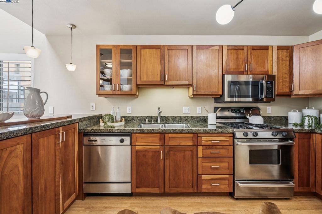San Francisco, CA 94107,950 Harrison #223