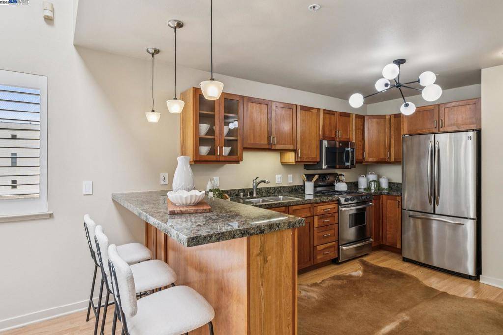San Francisco, CA 94107,950 Harrison #223