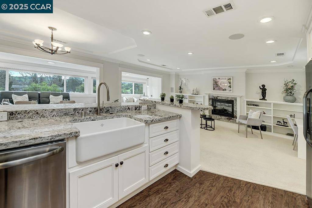 Walnut Creek, CA 94595,1232 Skycrest Dr #9