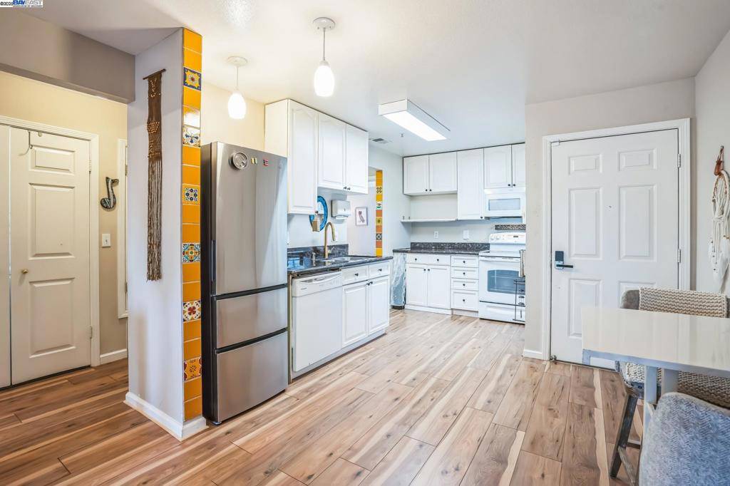 Castro Valley, CA 94541-3205,22537 Center St