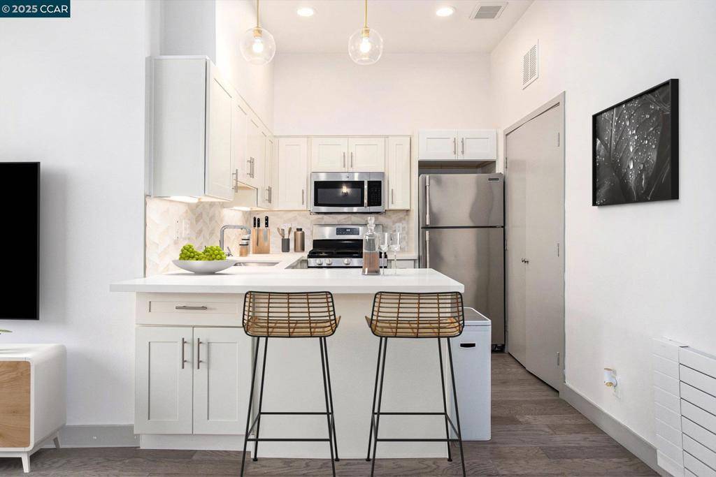 Oakland, CA 94607,410 Webster St #1 #1