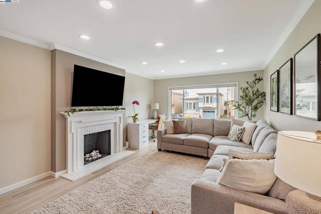 Daly City, CA 94015,59 Weston