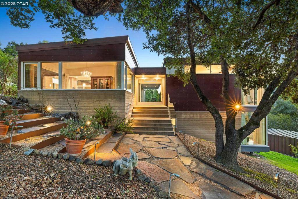 Orinda, CA 94563,2 Crane Ct