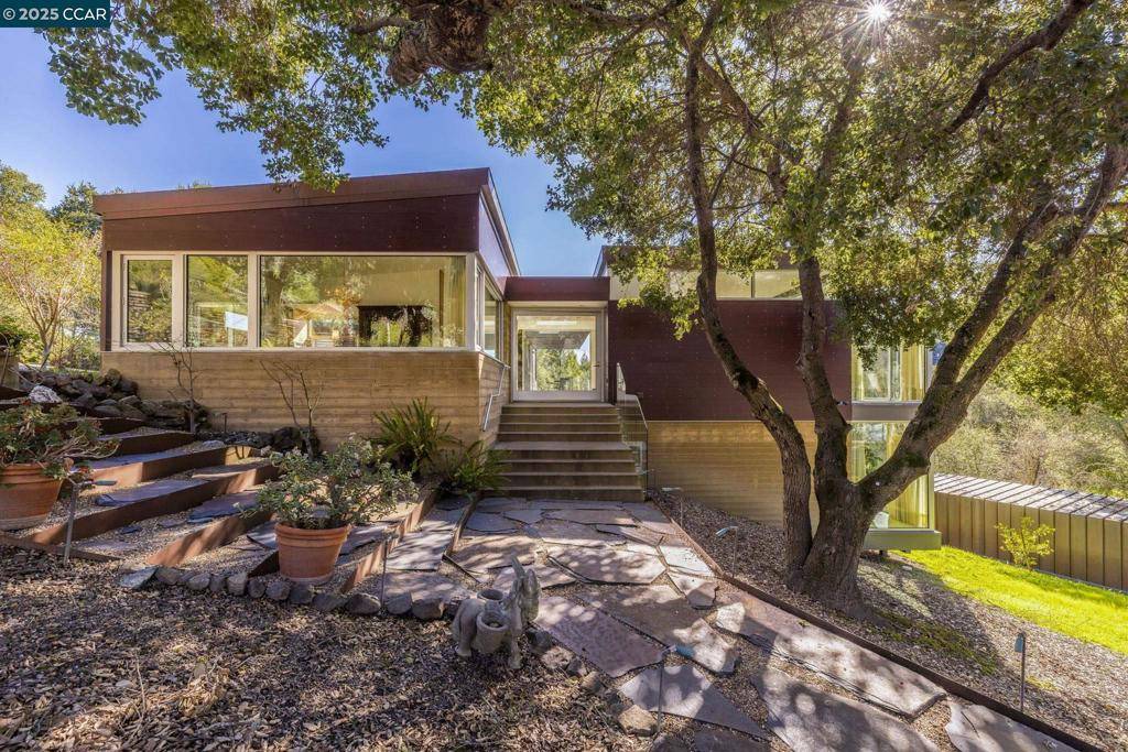 Orinda, CA 94563,2 Crane Ct