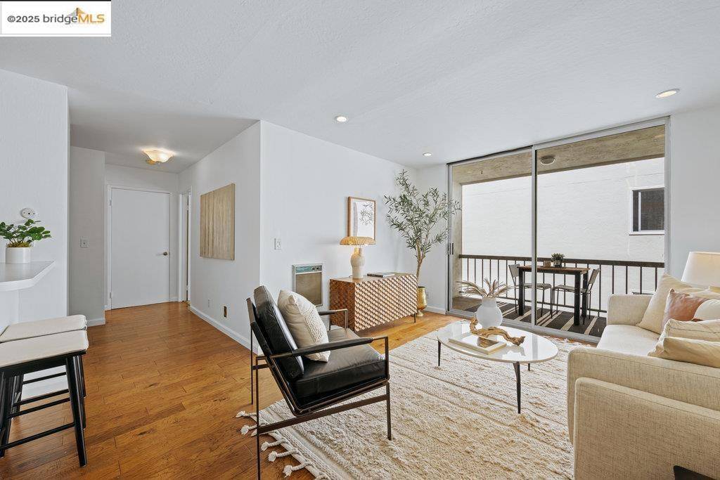 Oakland, CA 94611,250 Whitmore St #205