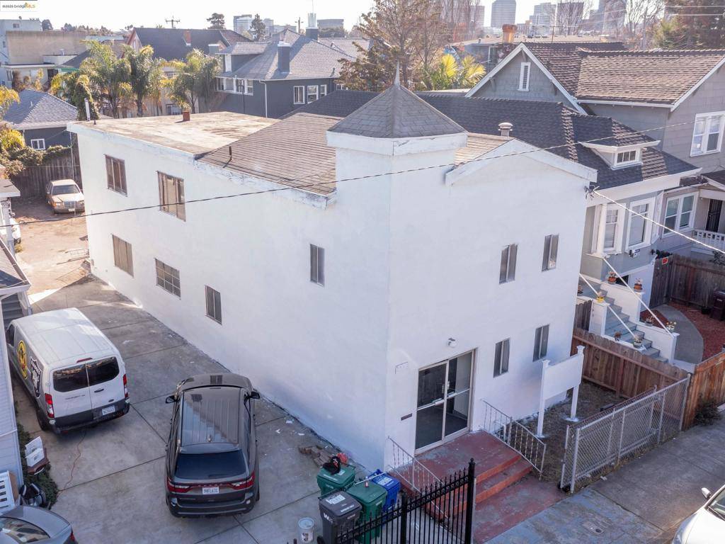 Oakland, CA 94608,3214 Market St