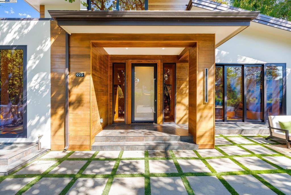Palo Alto, CA 94306,923 Shauna