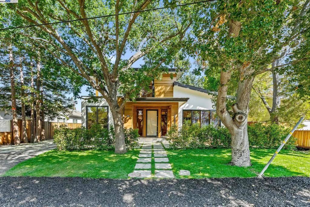 Palo Alto, CA 94306,923 Shauna