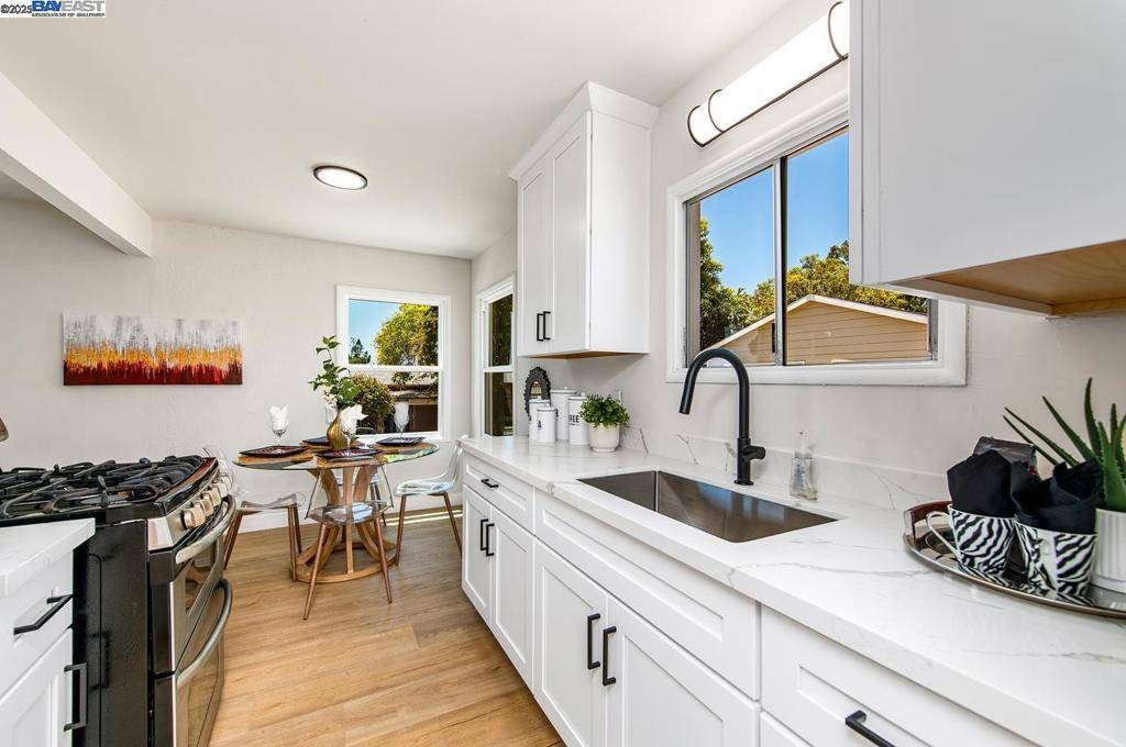 Castro Valley, CA 94546,17673 Dorson Ln