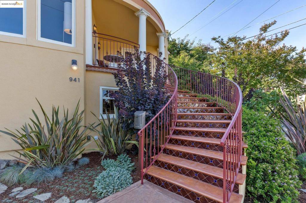 Oakland, CA 94610,941 WARFIELD Ave