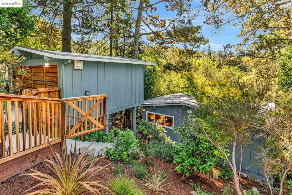 Oakland, CA 94611,2211 Arrowhead Dr